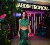 A ex-BBB Alane Dias preferiu um look diferente e destacou a barriga em baile de máscaras em hotel do Rio