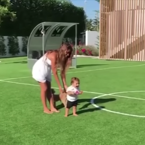 Messi também tem um campo de futebol particular, que já apareceu em suas redes sociais em alguns vídeos