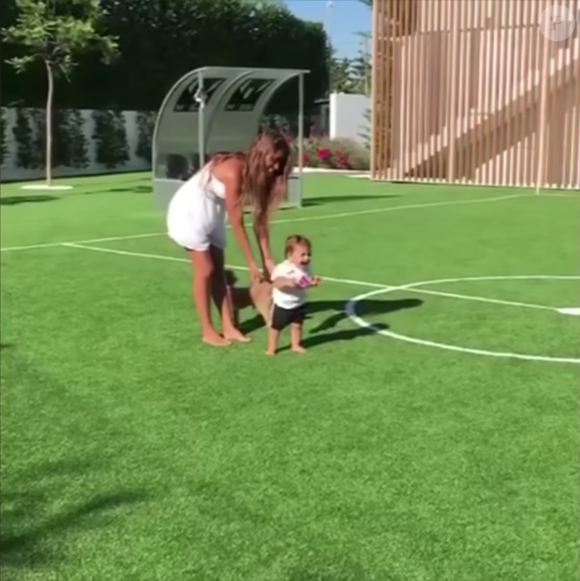 Messi também tem um campo de futebol particular, que já apareceu em suas redes sociais em alguns vídeos
