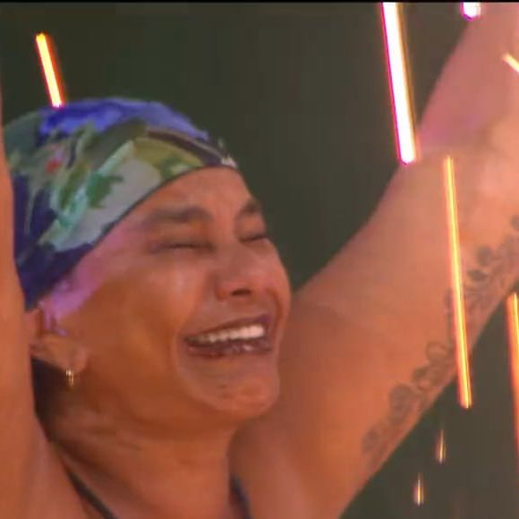 Atriz Solange Couto se emociona ao conquistar imóvel no reality show da Globo