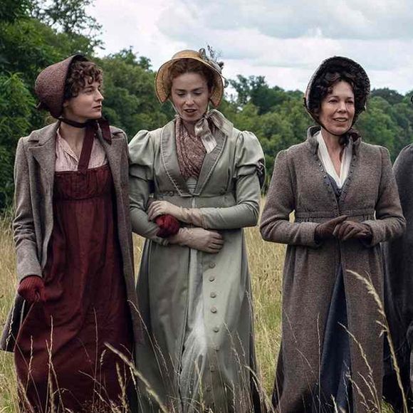 Só seis episódios: Netflix estreia uma série de época com nova versão de 'Orgulho e Preconceito', de Jane Austen, com Emma Corrin e Jack Lowden