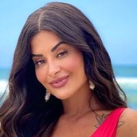 'Eu não quero que as pessoas...': hoje no 'BBB 26', Aline Campos foi musa de cervejaria por sete anos e rebateu críticas por roupa curta e corpo objetificado em comercial