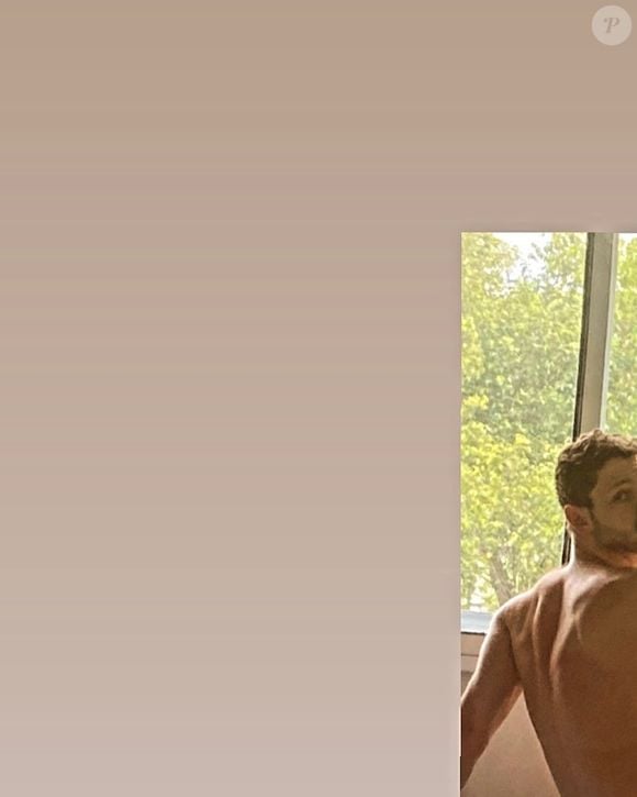 Que sabor! Nesta foto, o Leonardo de 'Vale Tudo' deixou suas costas musculosas em evidência