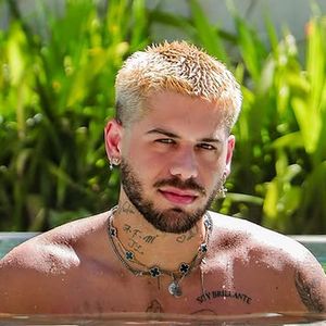 Zé Felipe mostrou o corpo em uma foto sexy e deu o que falar na web