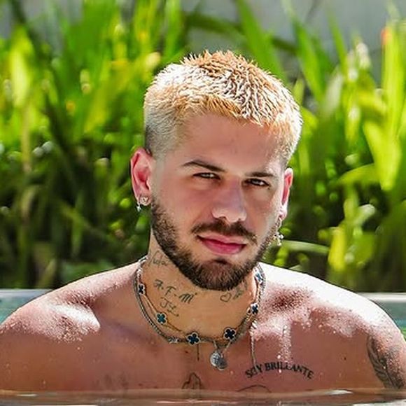 Zé Felipe mostrou o corpo em uma foto sexy e deu o que falar na web