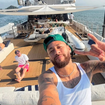 Após confusão no vestiário e provocações em jogo do Santos, Neymar 'cutuca' presidente do Remo em iate com a família: 'Vagabundiando'