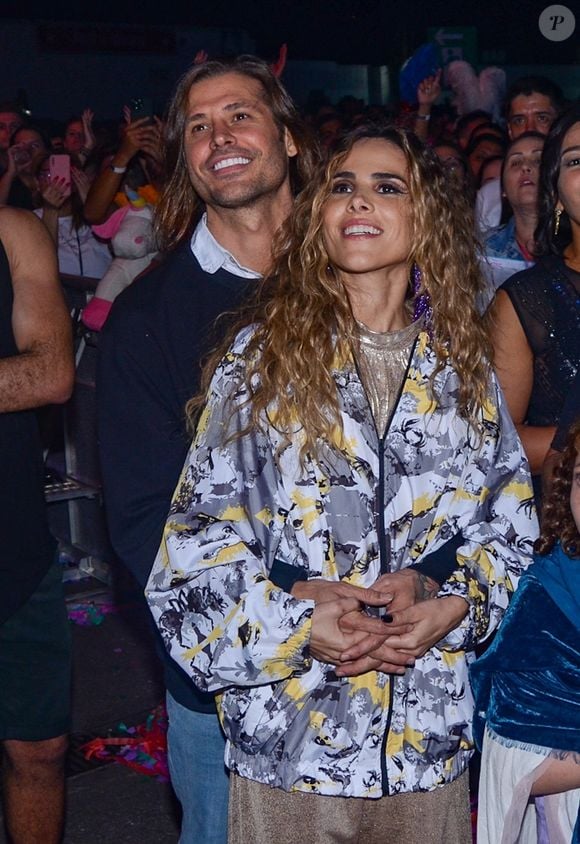 Wanessa Camargo e Dado Dolabella se conheceram em 2000, quando Dado participou do clipe "O Amor Não Deixa" e iniciaram um namoro que durou até 2002