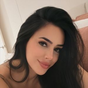 Bruna Biancardi foi criticada por uma internauta e chamada de 'Maria Chuteira' por, supostamente, estar incentivando a filha a gastar