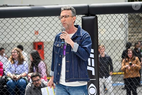 Apresentador da Band, Neto conseguiu na Justiça que Valdivia retirasse imagem na qual ele aparecia de lingerie e segurando garrafa de cerveja