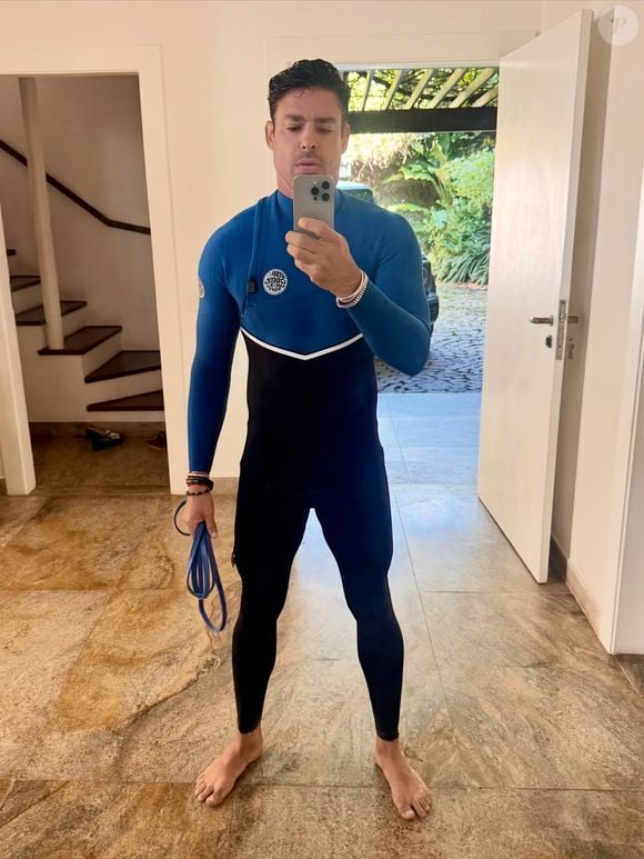 Aos 46 anos, Cauã Reymond pode estar vivendo um novo affair, desta vez com uma jovem de 23 anos