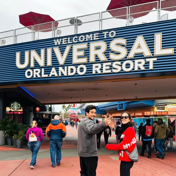 Lara Silva e Julinho Casares estão juntos desde 2020 e celebraram a união em uma cerimônia intimista