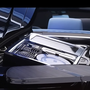 Mauro Icardi transformou sua garagem em símbolo de ostentação ao adquirir um Rolls-Royce Boat Tail, um dos modelos mais exclusivos da marca britânica