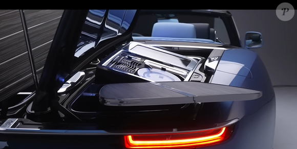 Mauro Icardi transformou sua garagem em símbolo de ostentação ao adquirir um Rolls-Royce Boat Tail, um dos modelos mais exclusivos da marca britânica