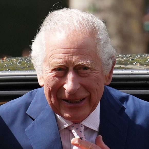 Rei Charles III tem como prato favorito um preparo com ovos assados, queijo, espinafre e tomate