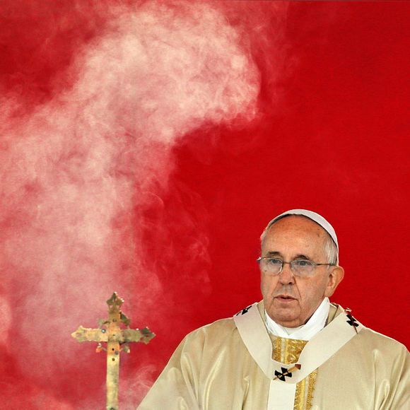 2014: Papa Francisco celebrando a missa no cemitério de Campo Verano em Roma, na Itália