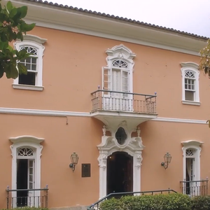Segundo a coluna Veja Gente, após o casamento religioso, os convidados foram recebidos para um almoço no Instituto Brando Barbosa, no Jardim Botânico, na Zona Sul do Rio de Janeiro. Conhecido como "Taj Mahal carioca", o palacete tem aproximadamente 12 mil metros quadrados, com jardins, exemplares da Mata Atlântica, palmeiras imperiais, árvores seculares e instalações artísticas
