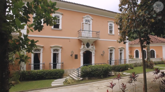 Segundo a coluna Veja Gente, após o casamento religioso, os convidados foram recebidos para um almoço no Instituto Brando Barbosa, no Jardim Botânico, na Zona Sul do Rio de Janeiro. Conhecido como "Taj Mahal carioca", o palacete tem aproximadamente 12 mil metros quadrados, com jardins, exemplares da Mata Atlântica, palmeiras imperiais, árvores seculares e instalações artísticas