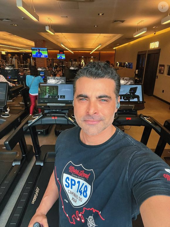 JP Mantovani bateu em um caminhão de limpeza urbana que estava estacionado na faixa da esquerda da pista central. Ele não resistiu aos ferimentos