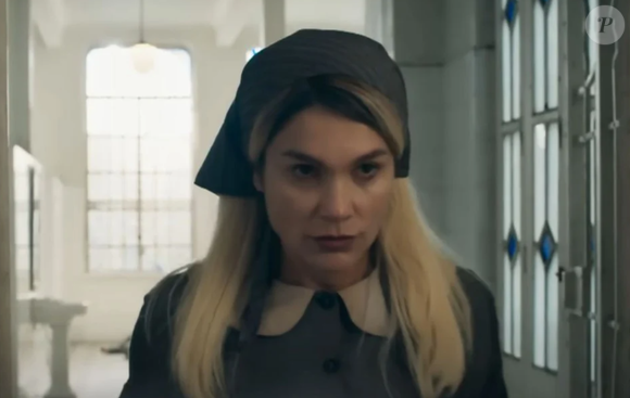 Flávia Alessandra como Sandra em 'Êta Mundo Melhor!'.