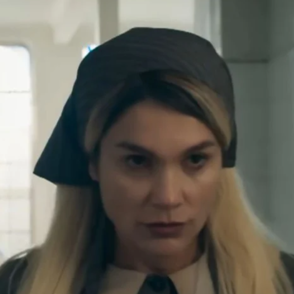 Flávia Alessandra como Sandra em 'Êta Mundo Melhor!'.