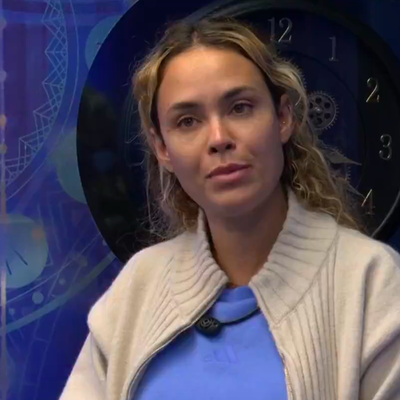 Sarah até tentou alertar e dar conselhos para Ana Paula sobre seu monstro de dominós