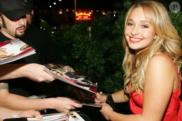 Hayden Panettiere morreu aos 36 anos em 16 de agosto de 2026. Conhecida por 'Heroes', 'Nashville' e 'Pânico', a atriz foi encontrada inconsciente em uma residência na Carolina do Sul