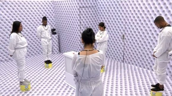 Novidades QUENTES no Quarto Branco do 'BBB 26': Globo toma atitude DECISIVA com nova dinâmica e aumenta número de vagas. Saiba TUDO!