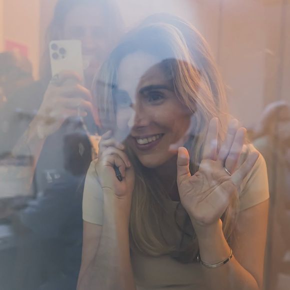 Wanessa Camargo também foi fotografada radiante com a chegada da irmã