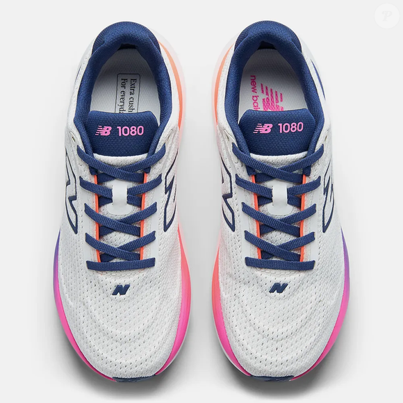Avaliado em R$ 1.199,99 até o fechamento desta matéria, o New Balance 1080v15 se destaca pela combinação entre performance esportiva e estilo casual