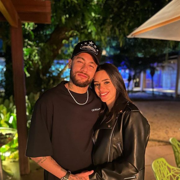Grávida pela 2ª vez, Bruna Biancardi fará viagem só ao lado de mulheres, incluindo a mãe, a irmã e a filha; Neymar fica de fora