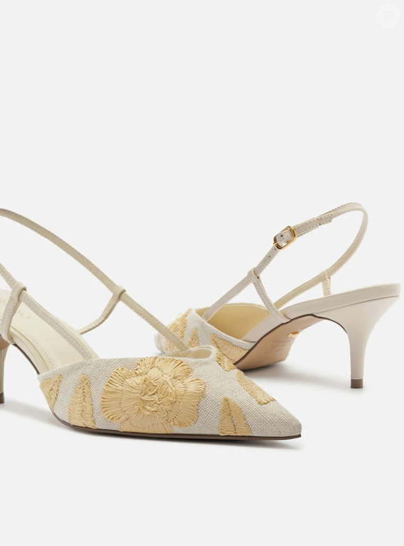 Com estética que lembra sapatos de noiva, o modelo da Arezzo pode ser combinado com jeans ou alfaiataria e custava R$219,90 até o fechamento da matéria