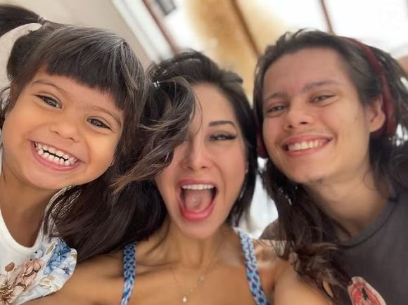 "Já tive um pouco de receio que ele se apaixonasse por uma pessoa um pouco espertinha demais e fizesse ele de tonto. Graças a Deus, Deus é tão bom que deu uma mulher maravilhosa para ele, e eles formam um casal fofo, coisa mais linda. É bonito de ver como os dois jovens têm planos para a vida. Estou bem feliz, bem contente", disse Maíra Cardi
