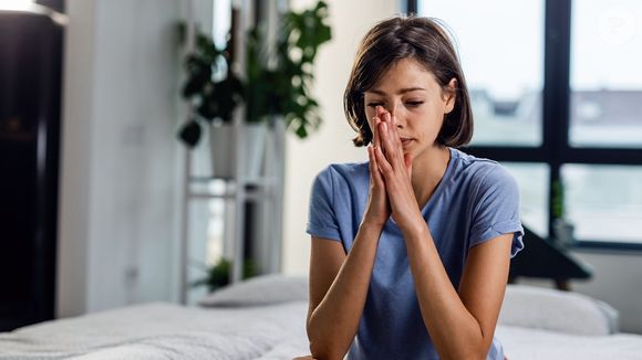 A sensação que muitos experimentam no domingo à noite corresponde ao que chamamos de ansiedade antecipatória, que ocorre quando uma pessoa sente preocupação ou tensão diante de um acontecimento futuro, e não de uma situação que está ocorrendo naquele momento