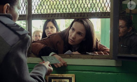 'A Mulher da Fila' acompanha Andrea, uma mãe que vê o mundo desabar quando o filho é preso injustamente aos 18 anos