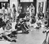 Dalí não desejava simplesmente reproduzir delírios de maneira descontrolada. Por trás das imagens aparentemente absurdas, havia domínio técnico, referências artísticas e uma investigação consciente da mente