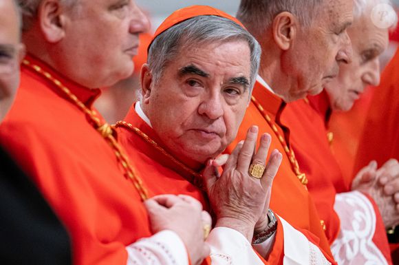 Aos 76 anos, Becciu transforma sua condição de cardeal em escudo para desafiar regras e resistências