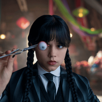 O elenco da segunda temporada de 'Wednesday' inclui esta atriz lésbica que você provavelmente já viu antes, mas não lembra de onde