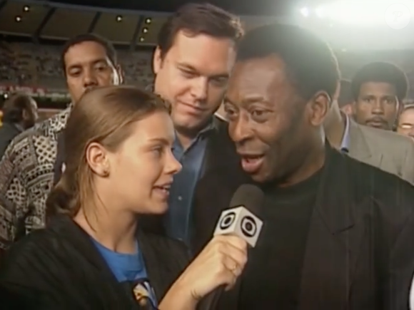 Carolina Dieckmmann também falou com Pelé, para quem fez uma pergunta inusitada sobre sua carreira