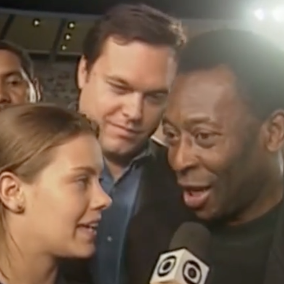 Carolina Dieckmmann também falou com Pelé, para quem fez uma pergunta inusitada sobre sua carreira
