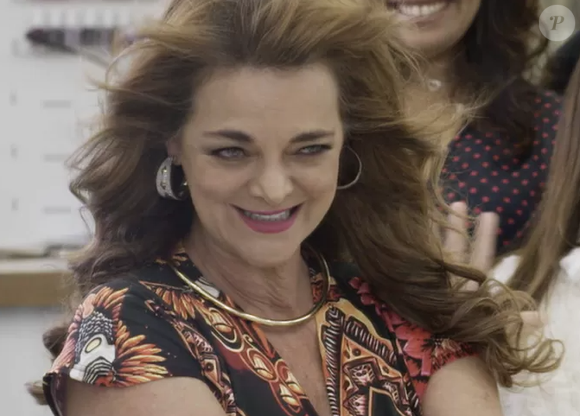 Salomé (Inês Peixoto) consegue fisgar Mássimo (Luis Melo) no final de 'Além do Tempo'