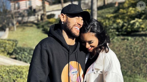 A informação de que haveria uma regra específica proibindo profissionais ligadas a Amanda Kimberlly, mãe de Helena - filha também do jogador -, foi divulgada pelo colunista Leo Dias, durante participação no programa Melhor da Tarde.