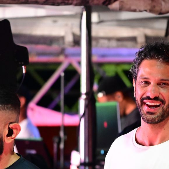 Novo namorado de Ivete Sangalo, Tiago Maia surgiu sorridente enquanto prestigiava a cantora durante apresentação no Fortal 2026
