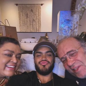 No carrossel, Francisco Gil ainda posou ao lado de Preta e do seu pai, Otávio Muller