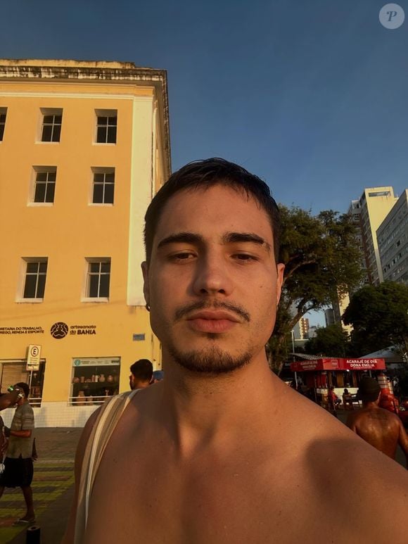 Aos 34 anos, Danilo Mesquita acumula trabalhos na TV, no cinema e no streaming e agora volta aos holofotes por possível romance com Anitta