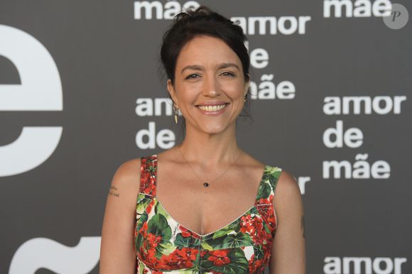 Em entrevista ao Estadão, Manuela Dias comentou: "Solange, na primeira versão, é o que se chama de it girl, sempre preocupada no que vestir. Atualmente, a meu ver, uma pessoa focada no vestir é superficial."