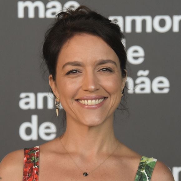 Em entrevista ao Estadão, Manuela Dias comentou: "Solange, na primeira versão, é o que se chama de it girl, sempre preocupada no que vestir. Atualmente, a meu ver, uma pessoa focada no vestir é superficial."