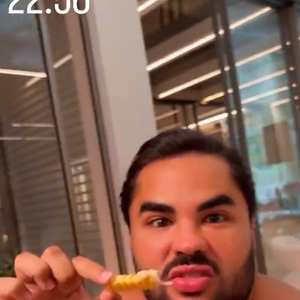 Virgínia Fonseca e os amigos provavam um lanche. Lucas Guedez aprovou e soltou: ‘Se eu descobrir que você é sócia disse aqui, viu, Virgínia…’. ‘Queria!’, reagiu ela