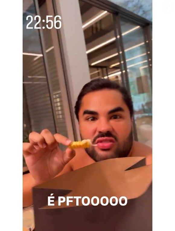 Virgínia Fonseca e os amigos provavam um lanche. Lucas Guedez aprovou e soltou: ‘Se eu descobrir que você é sócia disse aqui, viu, Virgínia…’. ‘Queria!’, reagiu ela