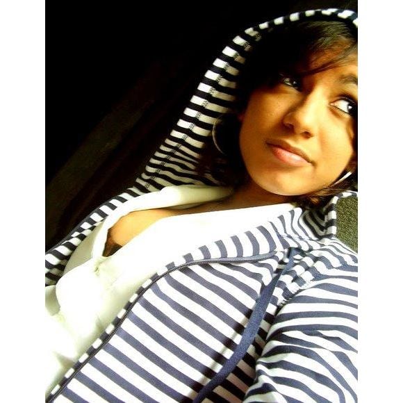 Até a Anitta já teve aquela fase de fotos estranhas com câmeras digitais