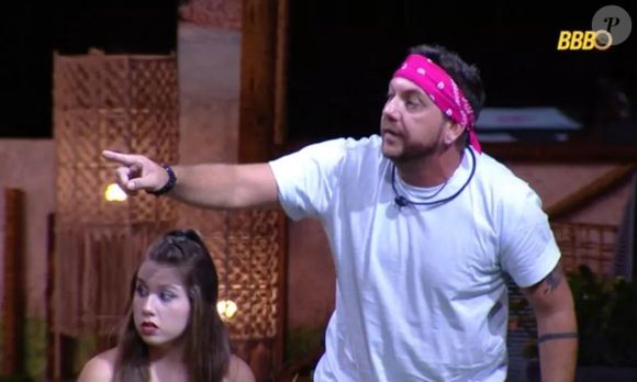 BBB 25: Edy fica chocado com explicação de Vitória Strada